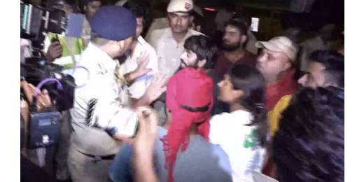 जंतर-मंतर : पहलवानों और पुलिस में झड़प, सोमनाथ भारती सहित कई हिरासत में